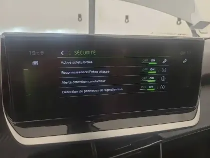 Photo 19 Peugeot 2008  BlueHDi 110 S&S BVM6