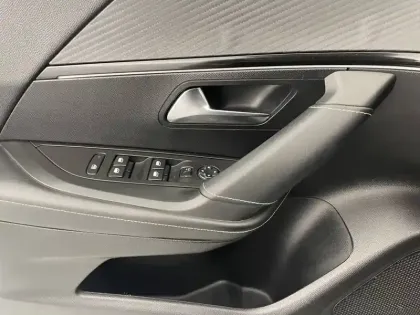 Photo 27 Peugeot 2008  PureTech 130 S&S EAT8