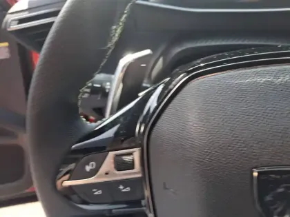 Photo 16 Peugeot 2008  Hybrid 136 e-DCS6