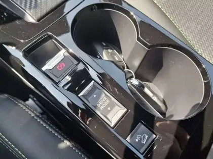 Photo 19 Peugeot 2008  Hybrid 136 e-DCS6