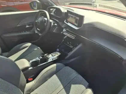 Photo 18 Peugeot 2008  Hybrid 136 e-DCS6