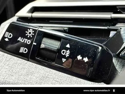 Photo 100 Peugeot 3008  Hybrid 136 e-DCS6