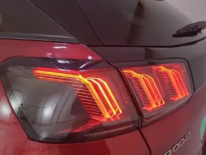 Photo 16 Peugeot 3008  Hybrid 225 e-EAT8