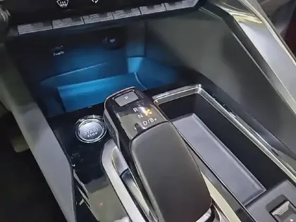 Photo 13 Peugeot 3008  Hybrid 225 e-EAT8