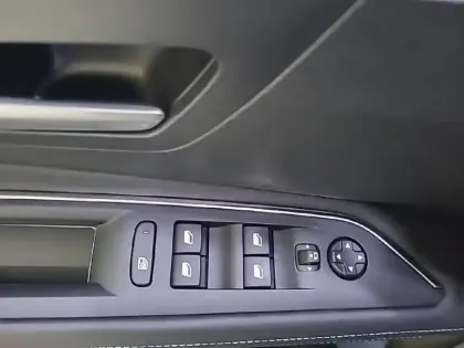 Photo 31 Peugeot 3008  Hybrid 225 e-EAT8