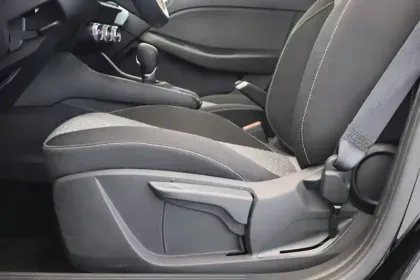 Photo 31 Renault Clio  E-Tech full hybrid 145