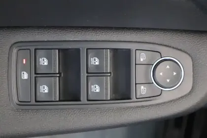 Photo 32 Renault Clio  E-Tech full hybrid 145