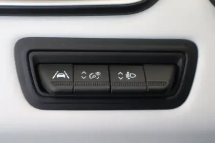 Photo 8 Renault Clio  E-Tech full hybrid 145