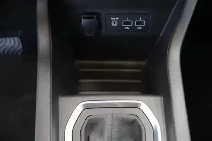 Photo 27 Renault Clio  E-Tech full hybrid 145