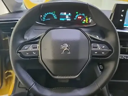 Photo 54 Peugeot 208  Electrique 50 kWh 136ch