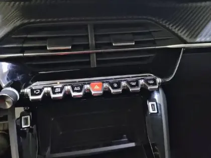 Photo 70 Peugeot 208  Electrique 50 kWh 136ch