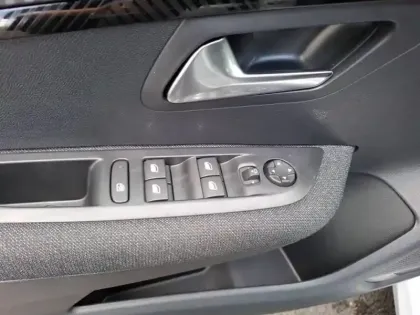 Photo 14 Peugeot 208  Hybrid 110 ch e-DCS6