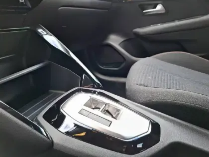 Photo 13 Peugeot 208  Hybrid 110 ch e-DCS6