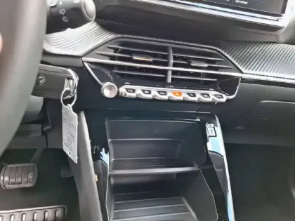 Photo 18 Peugeot 208  Hybrid 110 ch e-DCS6