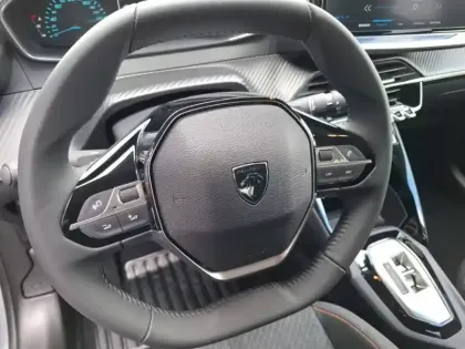 Photo 8 Peugeot 208  Hybrid 110 ch e-DCS6