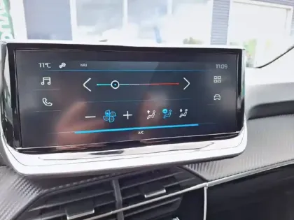 Photo 27 Peugeot 208  Hybrid 110 ch e-DCS6