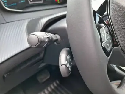 Photo 17 Peugeot 208  Hybrid 110 ch e-DCS6