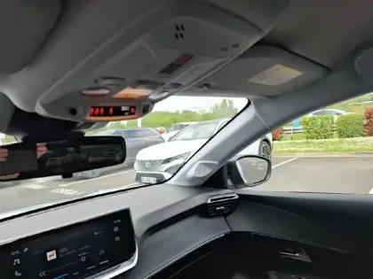 Photo 20 Peugeot 208  Hybrid 110 ch e-DCS6