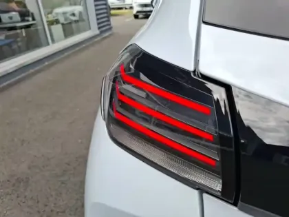 Photo 16 Peugeot 208  Hybrid 110 ch e-DCS6