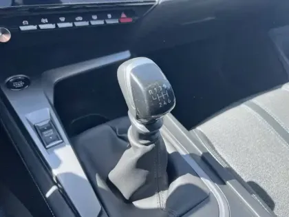 Photo 16 Peugeot 308  PureTech 130ch S&S BVM6