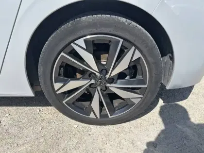 Photo 10 Peugeot 308  PureTech 130ch S&S BVM6