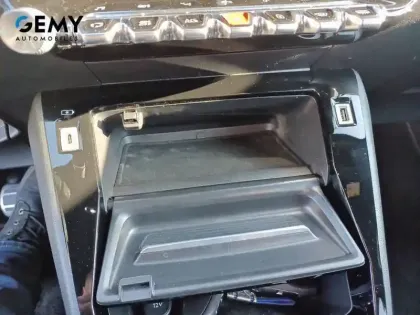 Photo 13 Peugeot 2008  BlueHDi 130 S&S EAT8