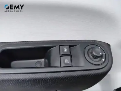 Photo 33 Renault Twingo Gén. III (C07) Ph2 Zen 5