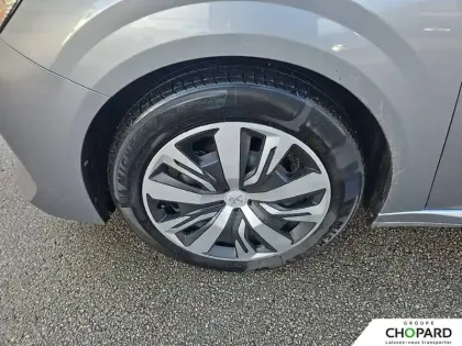 Photo 24 Peugeot 208  PureTech 75 S&S BVM5