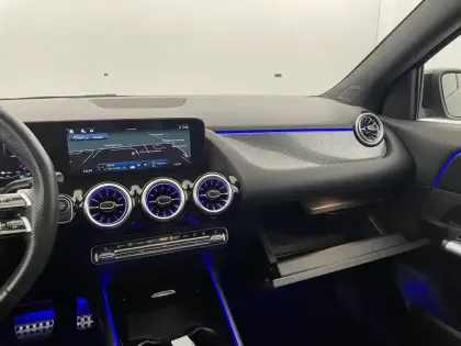 Photo 27 Mercedes GLA  250 e Hybrid EQ 8G-DCT