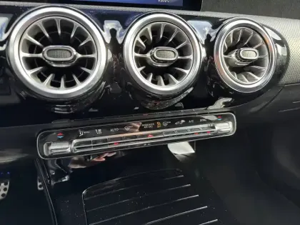 Photo 52 Mercedes Classe A  180 7G-DCT