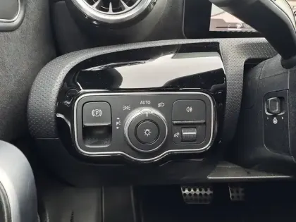 Photo 17 Mercedes Classe A  180 7G-DCT