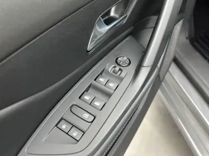 Photo 17 Peugeot 308  SW Hybrid 145 e-DCS6