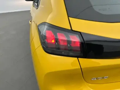 Photo 19 Peugeot 208  BlueHDi 100 S&S BVM6