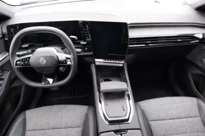 Photo 17 Renault Espace  E-Tech full hybrid 200 GSR2