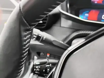 Photo 16 Peugeot 2008  PureTech 100 S&S BVM6 Allure