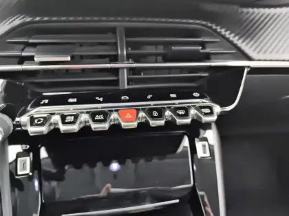 Photo 12 Peugeot 2008  PureTech 100 S&S BVM6 Allure