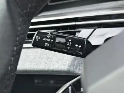 Photo 16 Peugeot 5008  Hybrid 145 ch e-DCS6 Allure