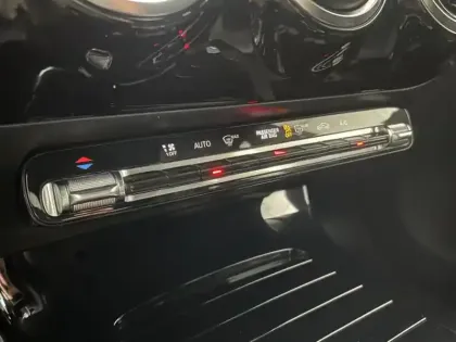 Photo 17 Mercedes Classe A A 200 Compacte