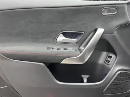 Photo 12 Mercedes Classe A 250 e Hybrid EQ AMG Line