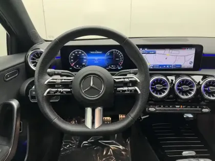 Photo 16 Mercedes Classe A 250 e Hybrid EQ AMG Line