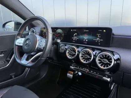 Photo 9 Mercedes Classe A 180 d AMG Line Berline / V1771