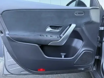 Photo 16 Mercedes Classe A 180 d AMG Line Berline / V1771