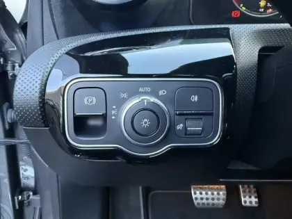 Photo 20 Mercedes Classe A 180 d AMG Line Berline / V1771