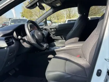 Photo 11 Toyota C-HR 1.8 Hybride 122 Design Ultimate