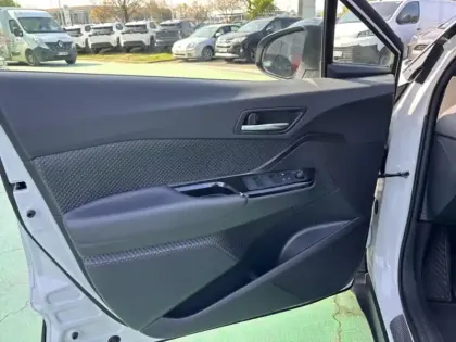 Photo 10 Toyota C-HR 1.8 Hybride 122 Design Ultimate