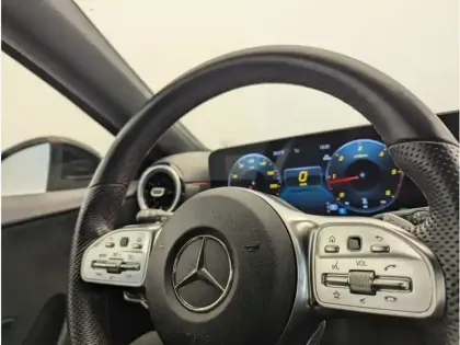 Photo 16 Mercedes Classe A 180 d AMG Line