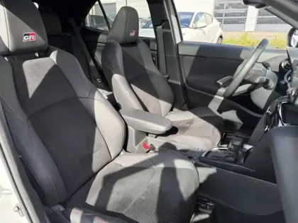 Photo 12 Toyota Yaris Hybride 1.5 HYBRID 116H GR SPORT 116 ch