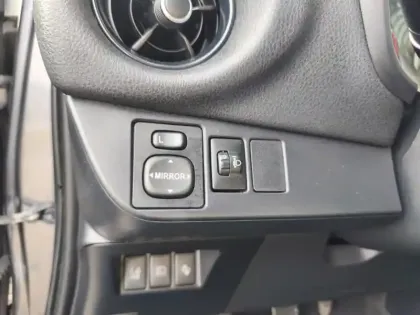 Photo 18 Toyota Yaris Gén. III Ph3 Dynamic 5