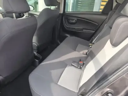 Photo 9 Toyota Yaris Gén. III Ph3 Dynamic 5