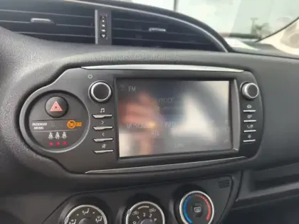 Photo 6 Toyota Yaris Gén. III Ph3 Dynamic 5